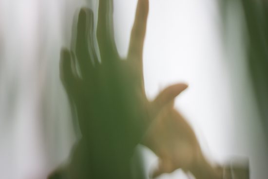 Ingin Mengatasi Rasa Khawatir Berlebih? Lakukan 5 Cara Ini! - Amelia Devina